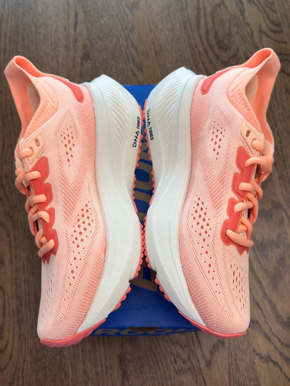 Brooks Glycerin 23 WMNS size 5  "Coral / Peach / Spellbound"